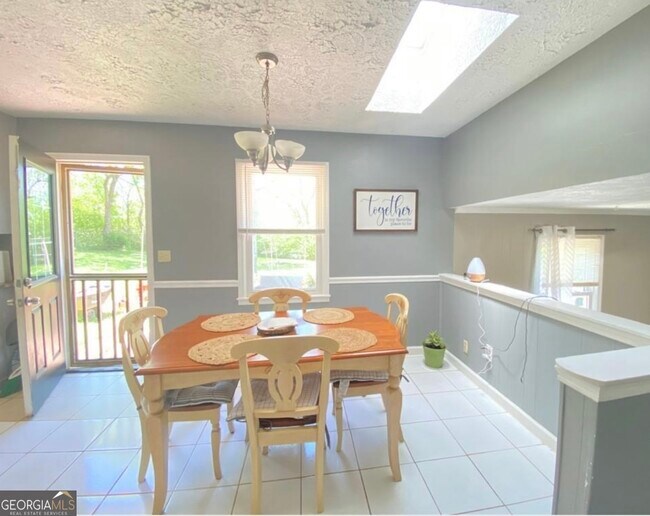 Building Photo - 339 Desiree Dr NW