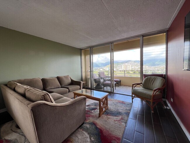 Building Photo - 2BD/2BA/2PKG. Furnished, Waikiki, Views, Breeze