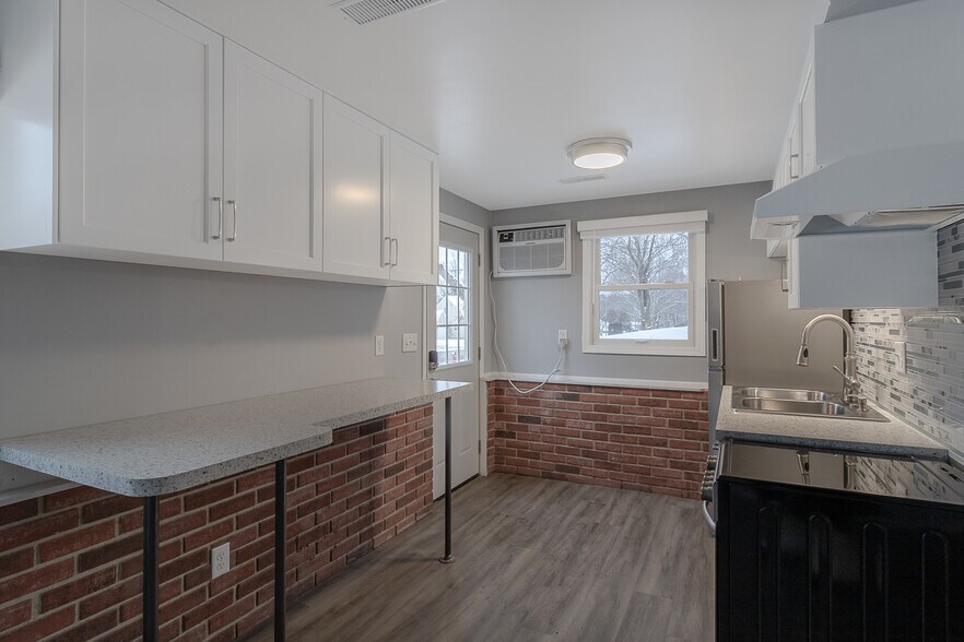 Building Photo - 404 James Ave