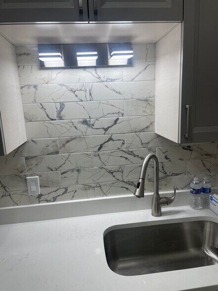 Building Photo - 6326 S Saint Lawrence Ave