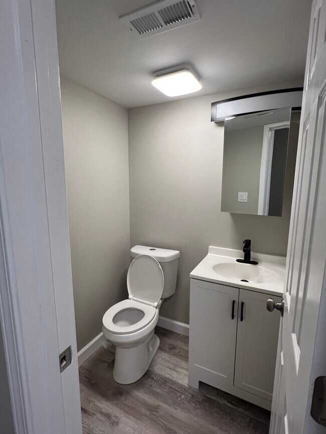 Building Photo - 530 N Arizona Ave