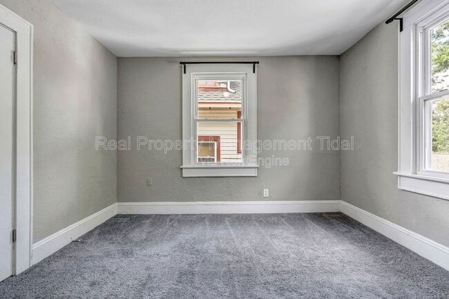 Building Photo - 4511 Newport Ave