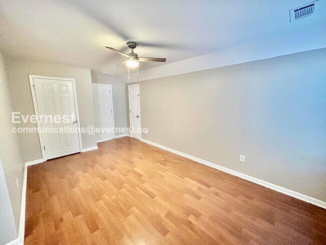 Building Photo - Limited Time Special Offer / 4 Bed, 2.5 Bath Home with Garage / Pet-Friendly / Vouchers Accepted ...