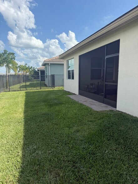 Building Photo - 11681 SW Oceanus Blvd