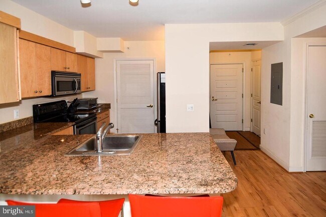 Building Photo - 616 E Street NW Unit 902