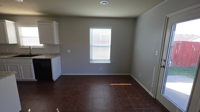 Building Photo - Clean 3 bed 2 bath  - Owasso schools