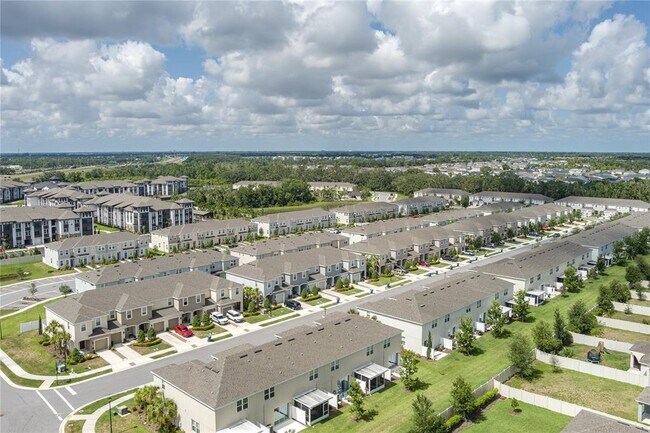 Building Photo - 6344 Willowside St