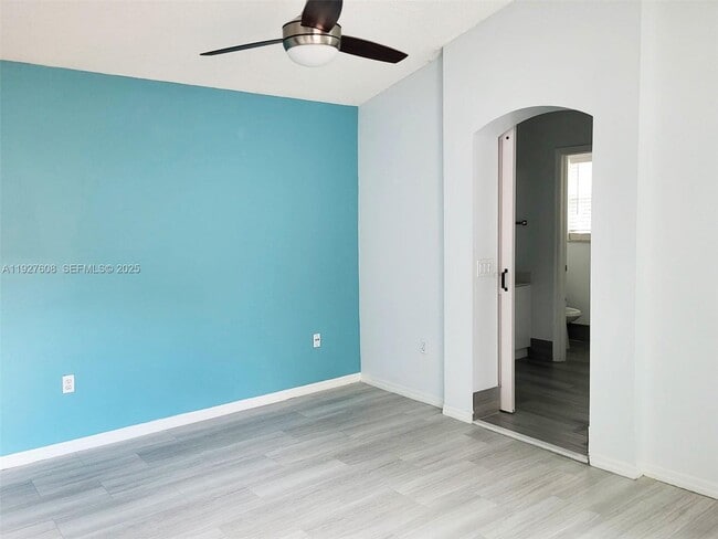 Building Photo - 1125 Cliffrose St