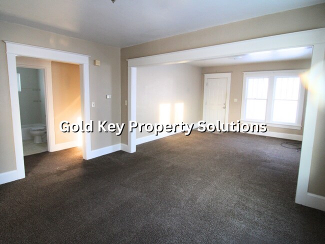 Building Photo - 2 BR 1 BA House with Dining Room and Basement SECTION 8 APPROVED