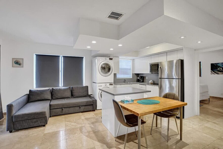 Building Photo - 3215 NE 7th St