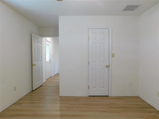 Building Photo - 10971 Lake Crest Dr