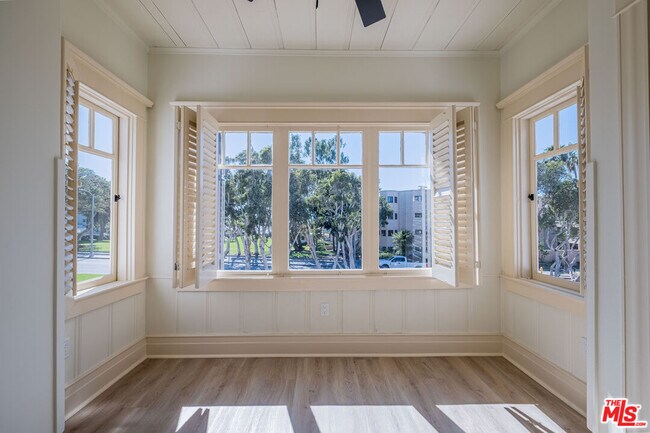 Building Photo - 216 N Catalina Ave