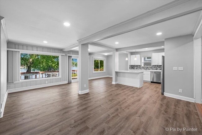 Building Photo - 24060 N Lakeside Dr