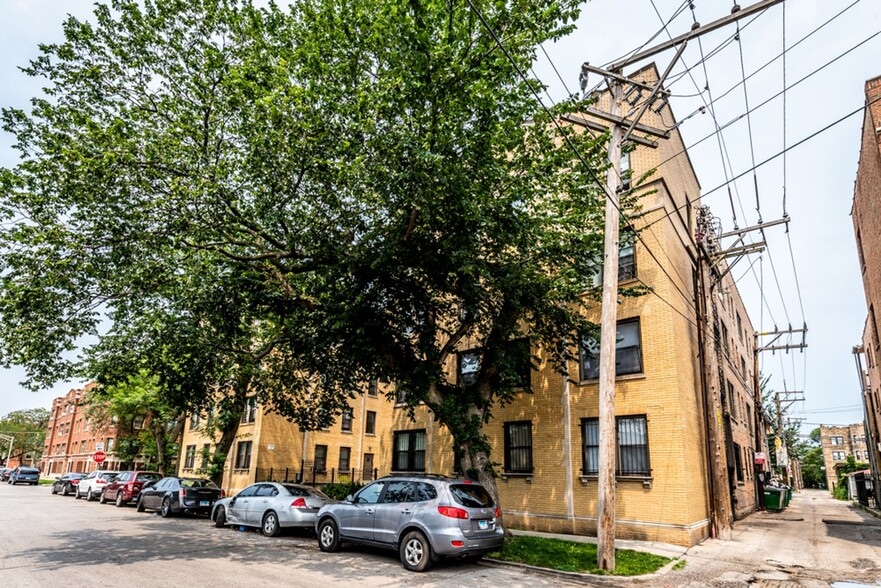 Building Photo - 1734 E 72nd St Chicago, IL 60649