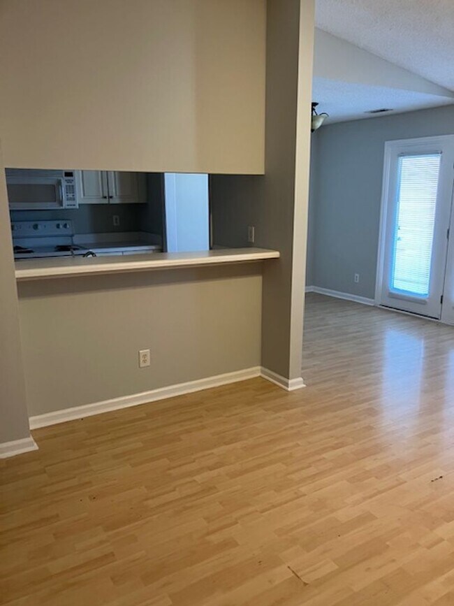 Building Photo - 901 Litchfield Way