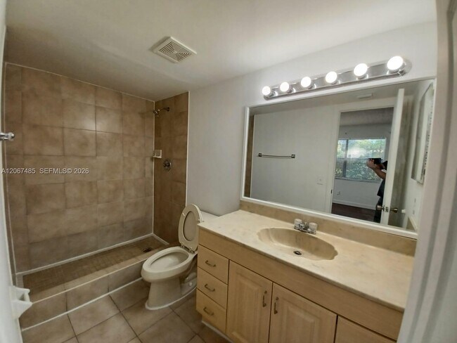 Building Photo - 11120 Royal Palm Blvd
