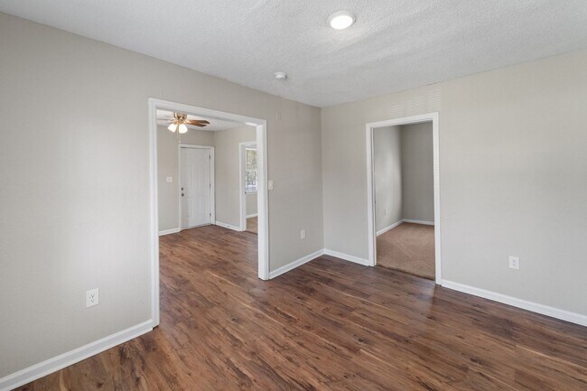 Building Photo - Bright & Stylish 3-Bedroom Home Near Downtown Savannah