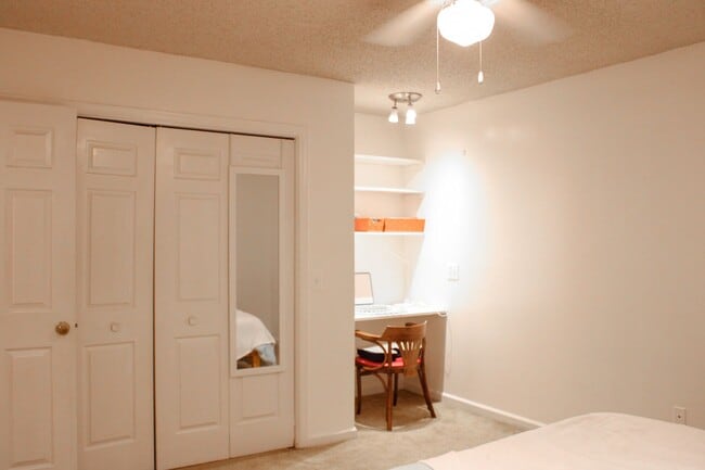 Building Photo - Condo Across From Vet School Available July 2025!