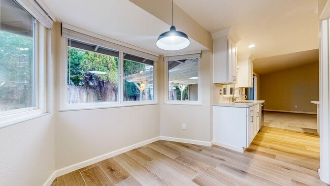 Building Photo - Meticulously Maintained Four Bedroom Singl...