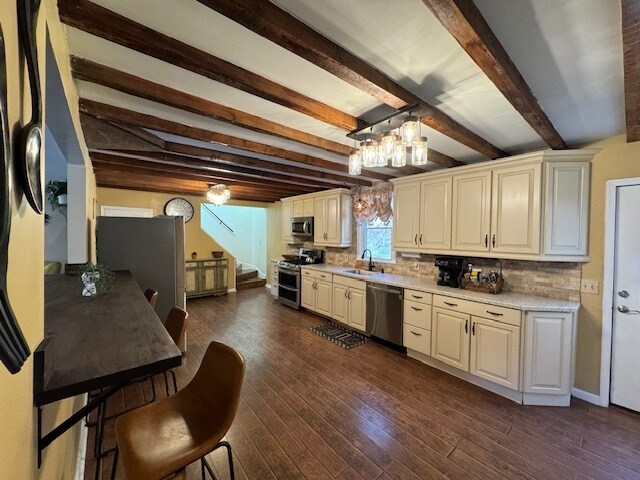 Kitchen view with breakfast bar - 312 Lehigh Dr