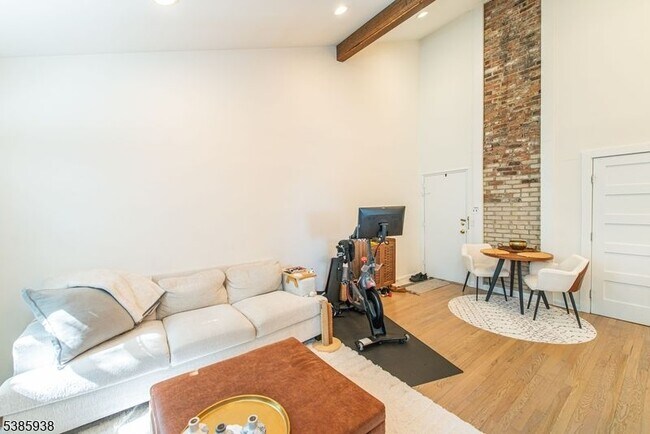 Building Photo - 376 Claremont Ave