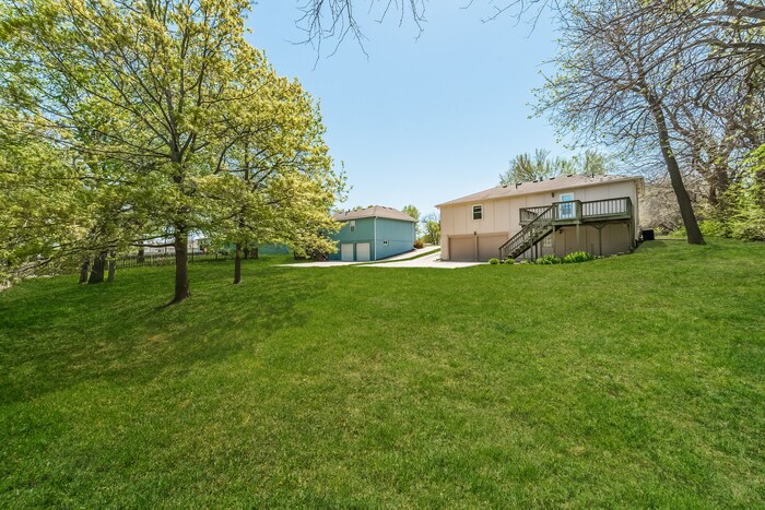 Building Photo - 1100 NE Bryco Dr