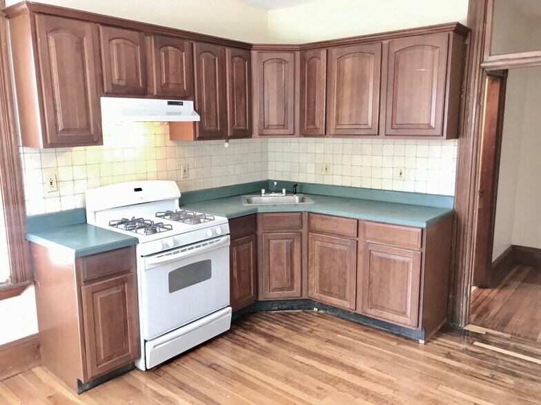 Building Photo - 336 Centre St