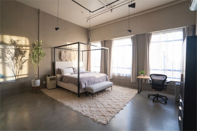 Building Photo - 849 S Broadway