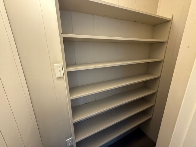 Building Photo - Great 3 bedroom 2 bath with garage