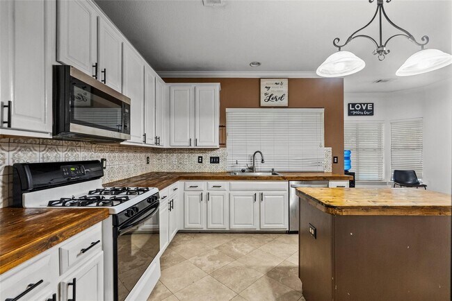 Building Photo - 3131 Bay Spring Dr