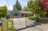 Building Photo - Bright and spacious 3BR/1.75BA Single Fami...