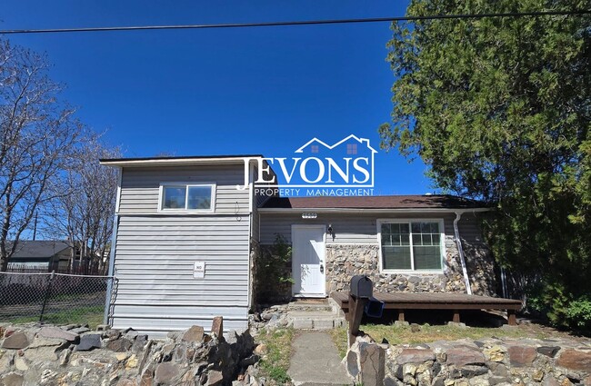 Building Photo - Two-story home in a walkable location, jus...