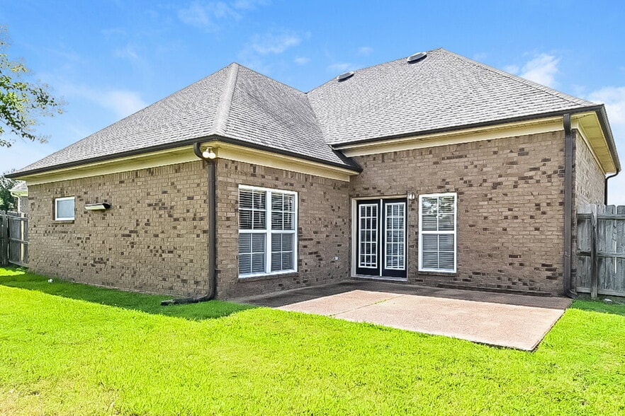 Building Photo - 3376 Valley Crest Dr