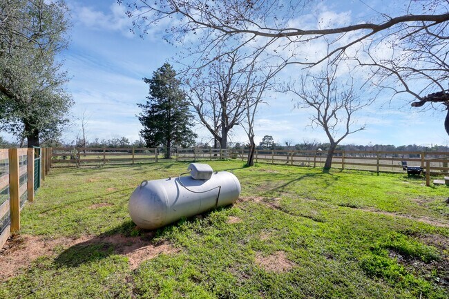 Building Photo - 1232 Co Rd 1805