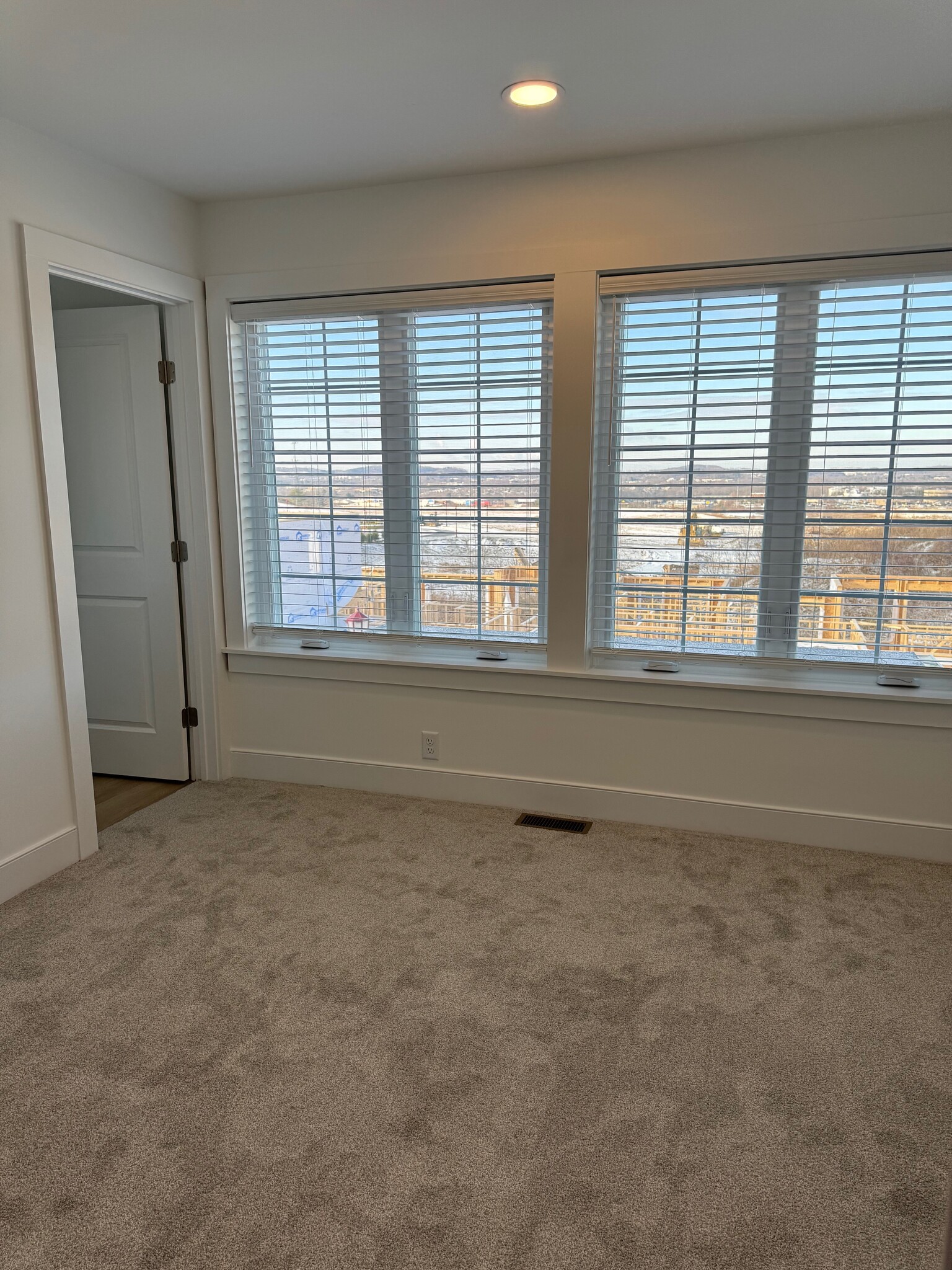 First floor bedroom. - 119 Founders St