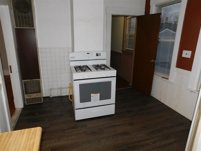 Building Photo - 54 Appleton St