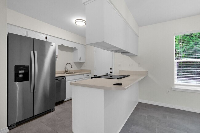 Building Photo - 3 Bedroom in Crestview!!