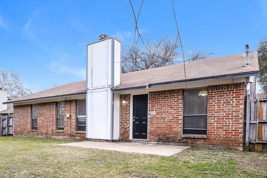 Building Photo - 2854 Southpark Ln