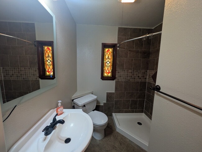 Building Photo - 501 NE Broadway St