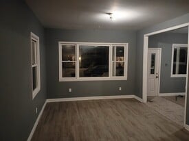 Building Photo - 122 W Donald St