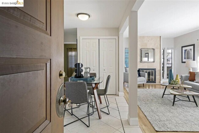 Building Photo - Beautiful Light-Filled 2BR/1BA Condo – Ste...