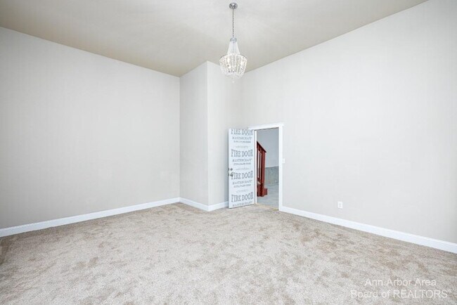 Building Photo - 2 Maple Vlg Ct