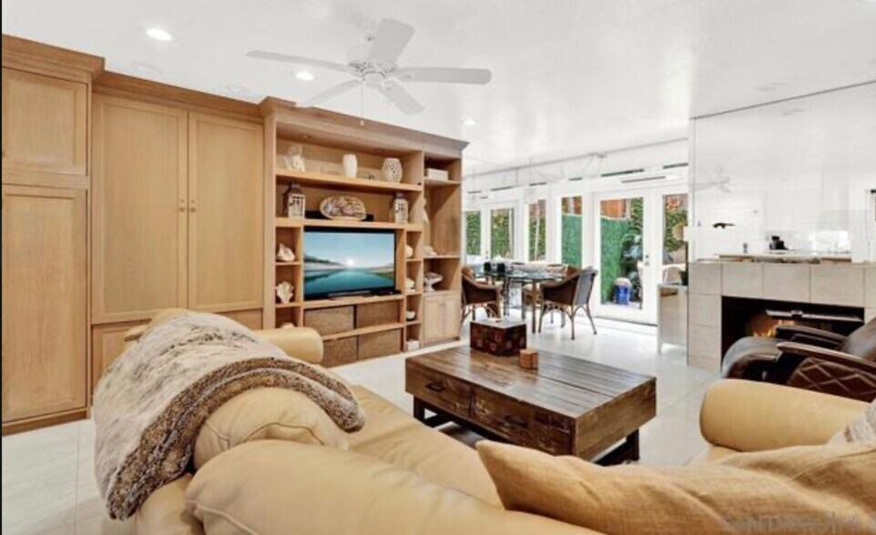 Building Photo - 1562 Camino Del Mar