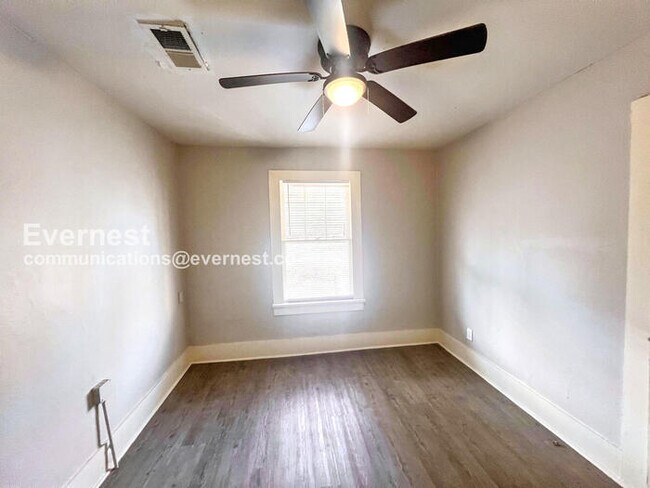 Building Photo - 114 W 18th St