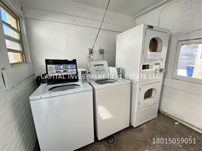 Building Photo - 470 E 300 S