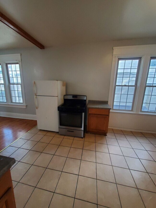 Building Photo - 2215-2217 W Mineral St. (Duplex)(ACE PROPE...
