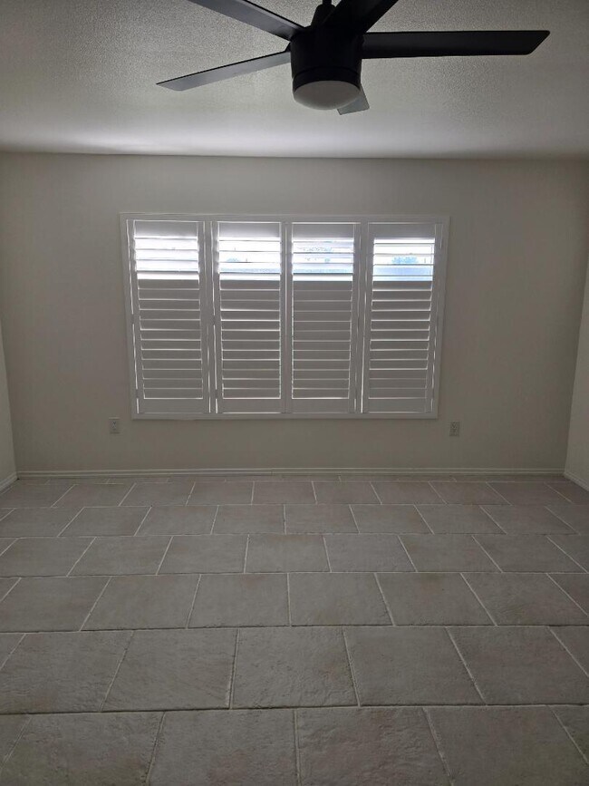 Building Photo - 616 S Santa Fe St