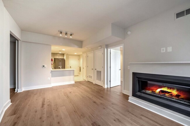 Building Photo - Concierge Building! Modern Condo with 1 Re...