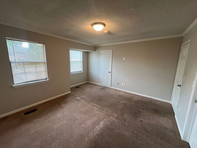 Building Photo - 5547 St James St