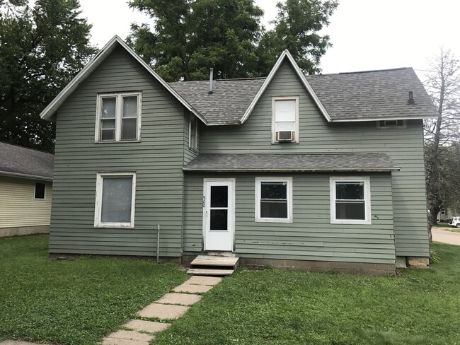 Building Photo - 900 W Main St